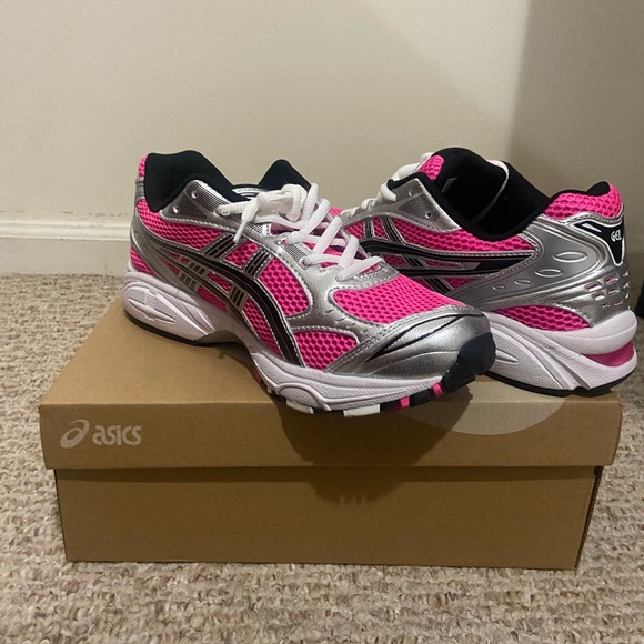 Athletic_Shoes